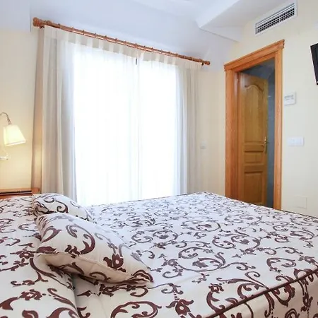 Hotell Reyesol 2*